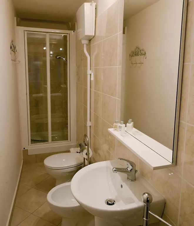 B&B Ester Pisa 0*,